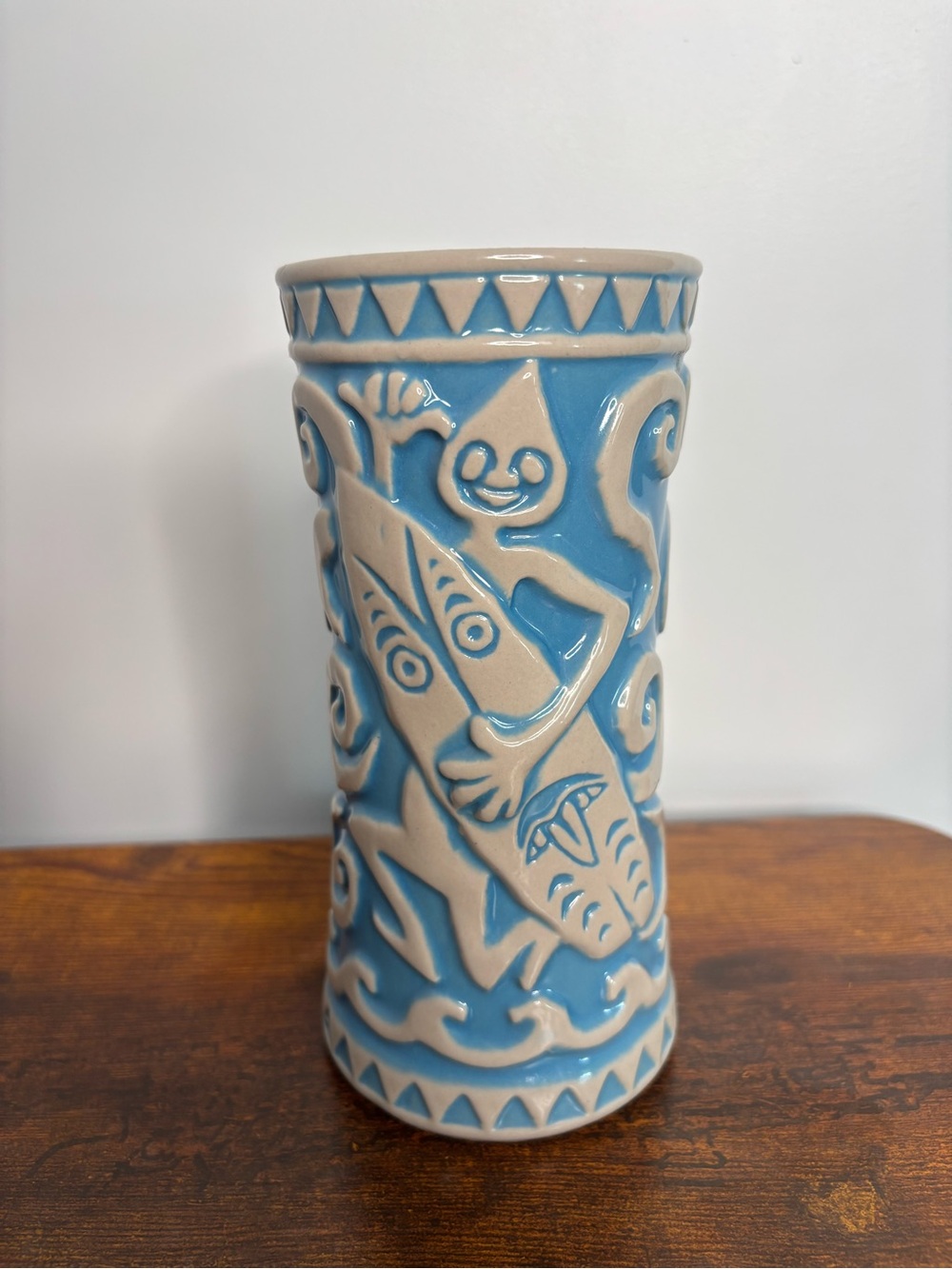 Trader Sam’s Enchanted Tiki Bar- Surfin Sipper 1st edition - Picture 2 of 3